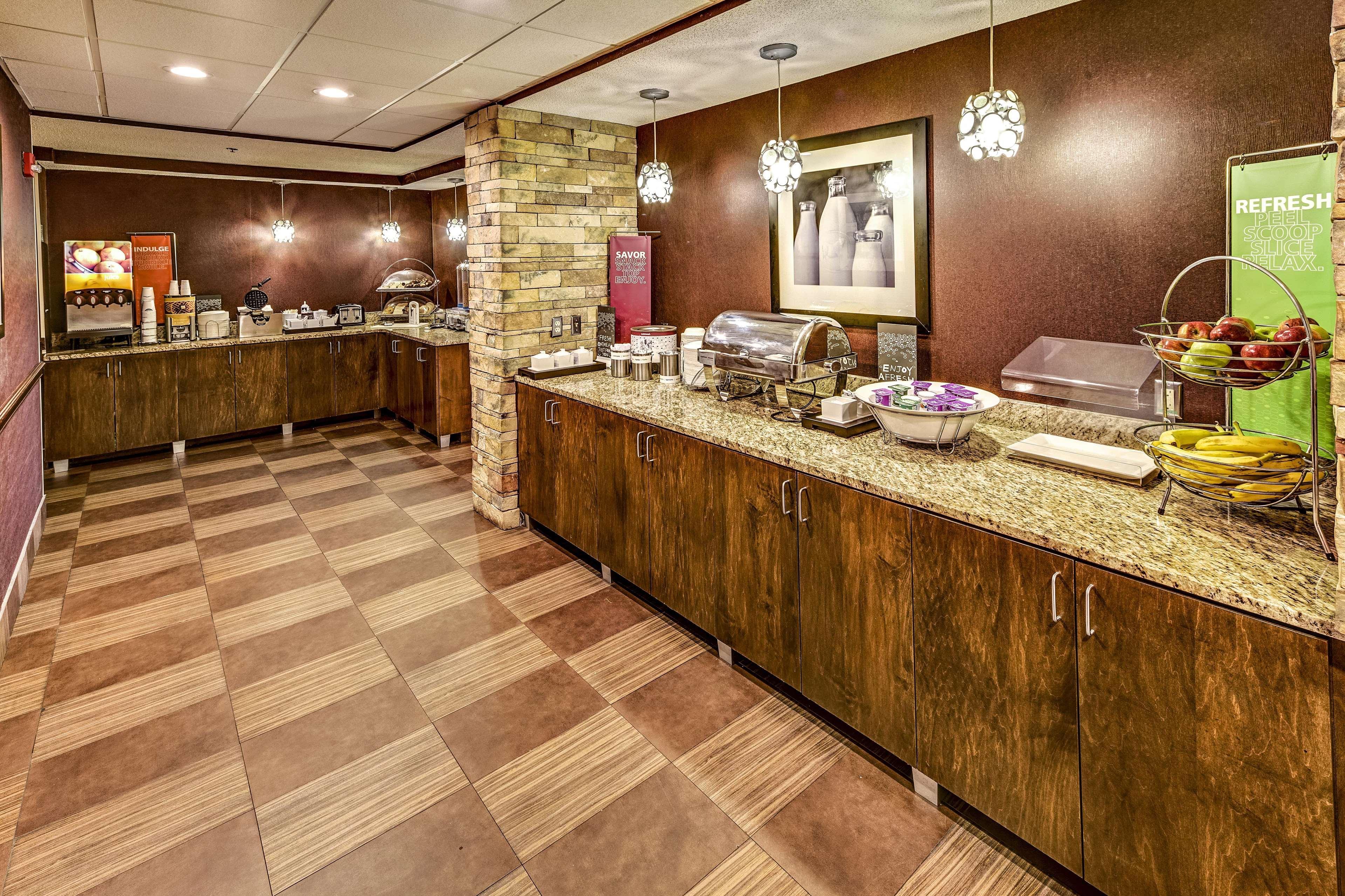 Hampton Inn Columbus I-70E/Hamilton Road Екстер'єр фото